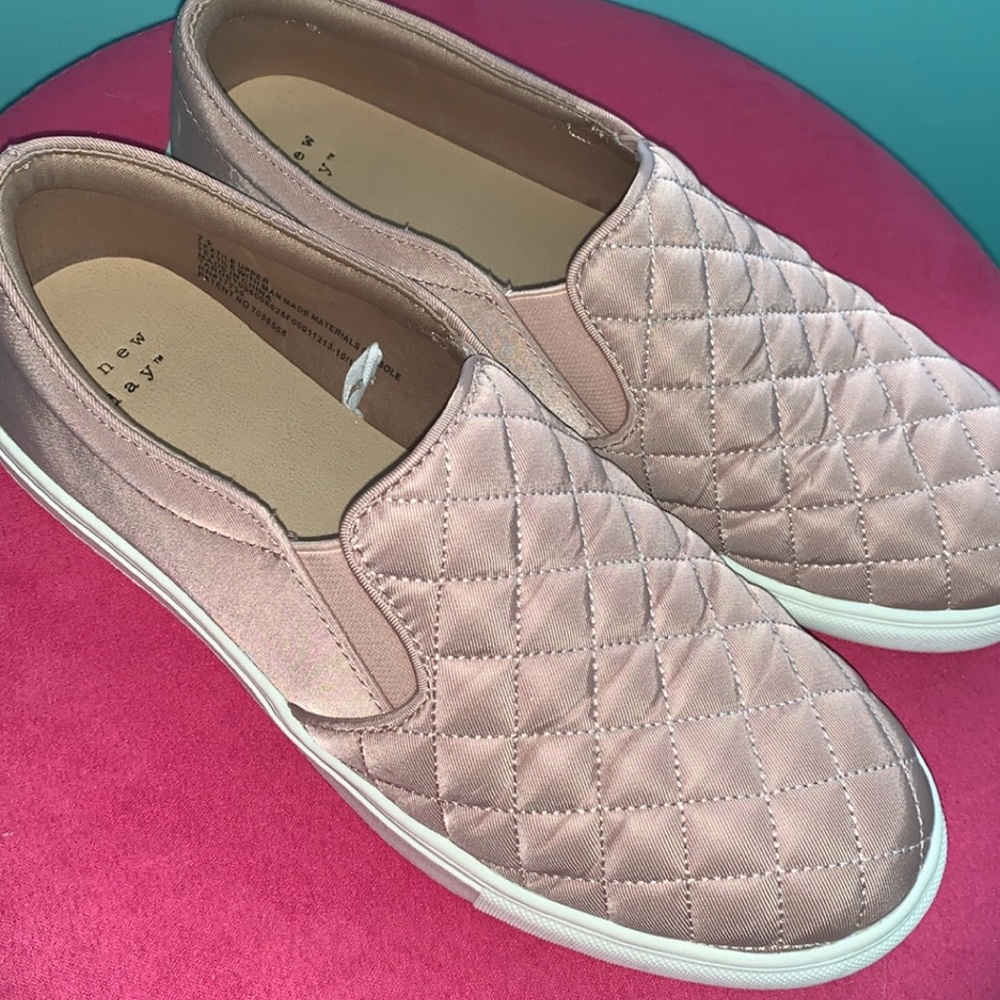 A new day pink quilted slip on shoes SIZE 7 1/2 !!